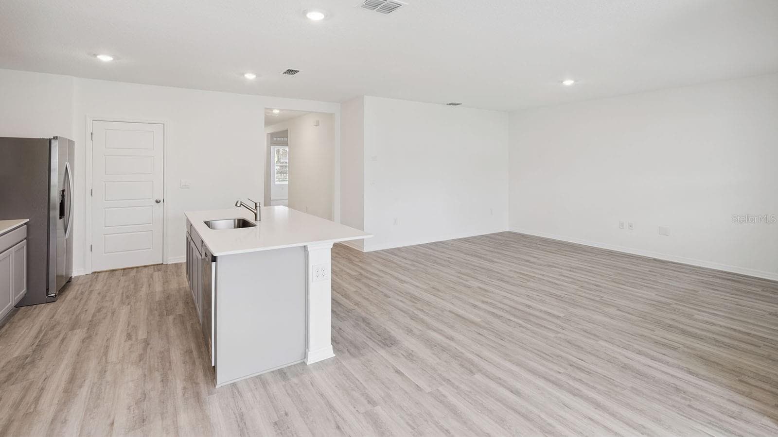 Single Family Residence at 7876 FORREST FOX WAY, LAKELAND, photo 3 of 17