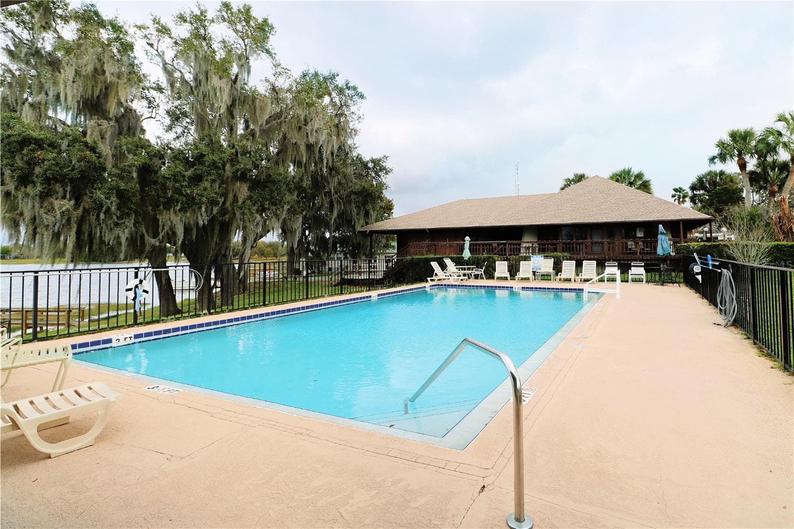 Sparkling community pool - 7350 MIDWAY LN #54, LAKE WALES