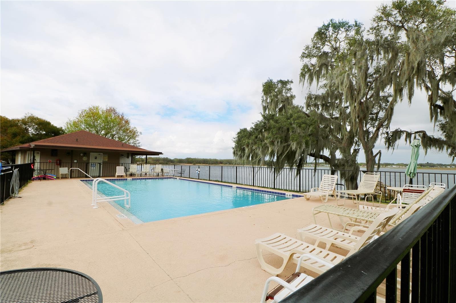 Well maintained community pool - 7350 MIDWAY LN #54, LAKE WALES