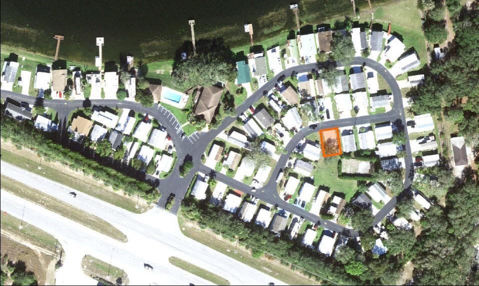 Location of the lot relative to the community center and entrance - 7350 MIDWAY LN #54, LAKE WALES