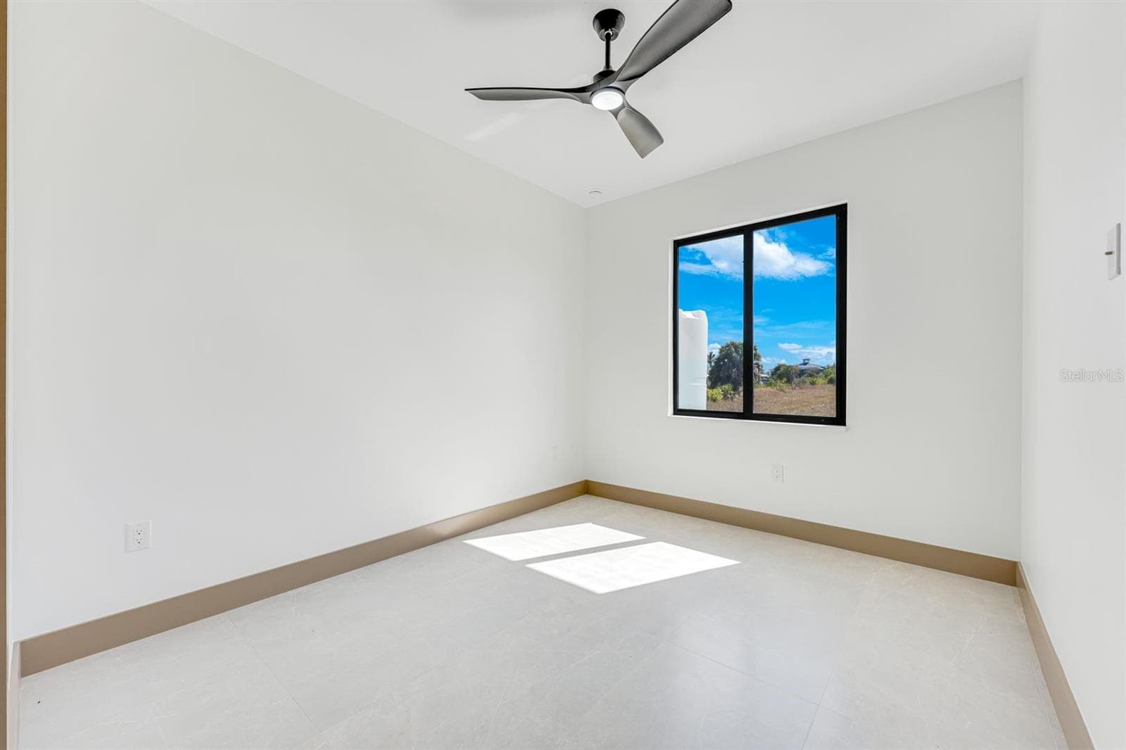 Single Family Residence at 1925 NW 34TH PL, CAPE CORAL, photo 20 of 37