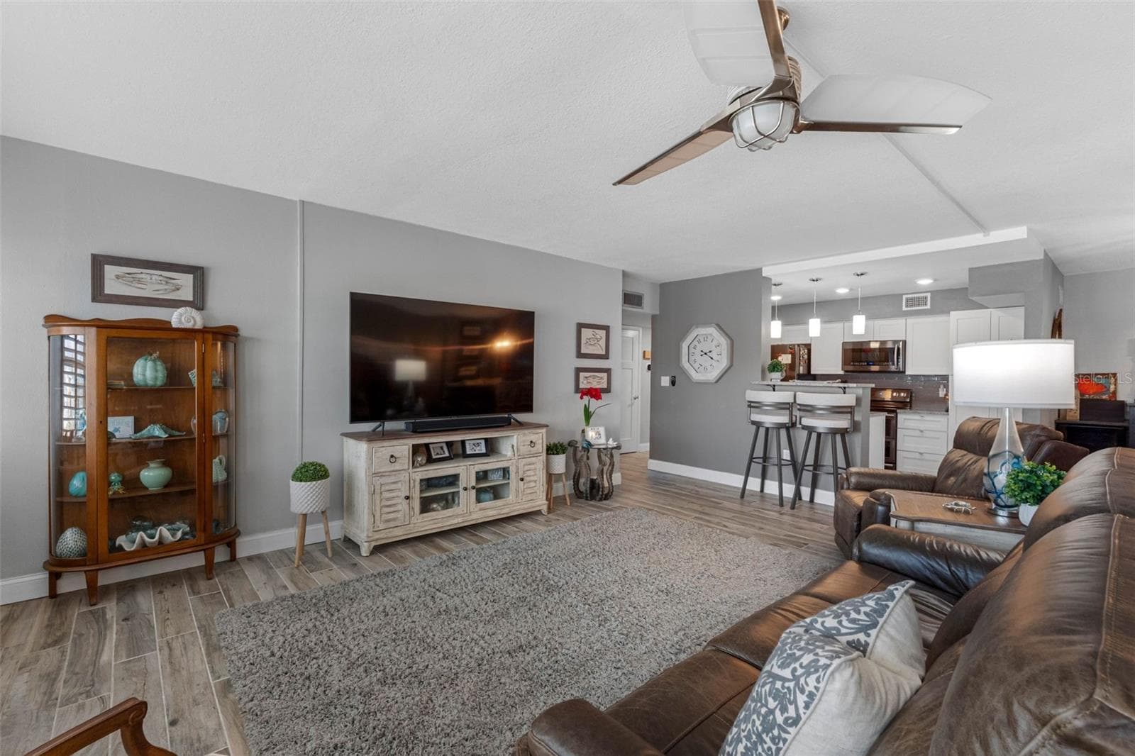 Great Room - 17400 GULF BLVD #I3, REDINGTON SHORES