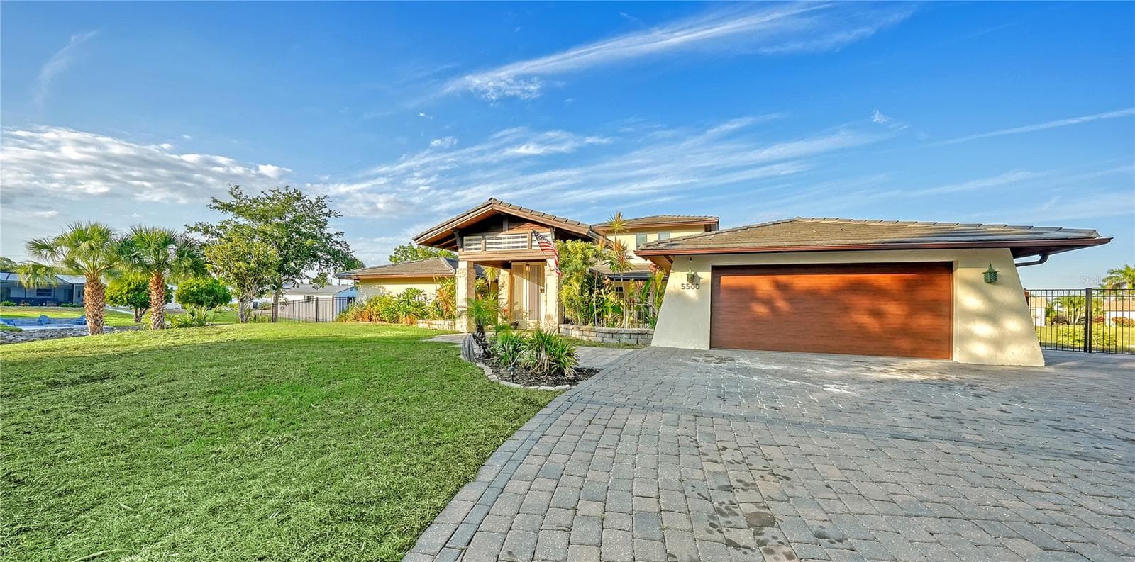 Single Family Residence at 5500 MERRIMAC DR, SARASOTA, photo 5 of 61
