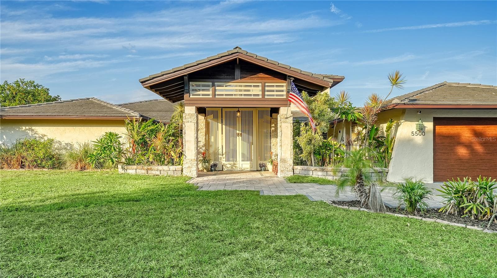 Single Family Residence at 5500 MERRIMAC DR, SARASOTA, photo 3 of 61