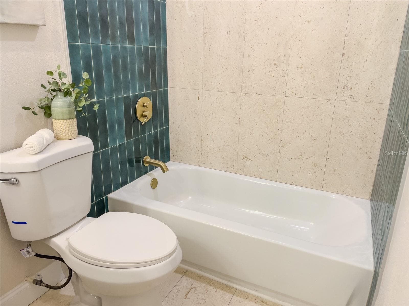 Single Family Residence at 5516 GOLDEN DR, TAMPA, photo 14 of 34