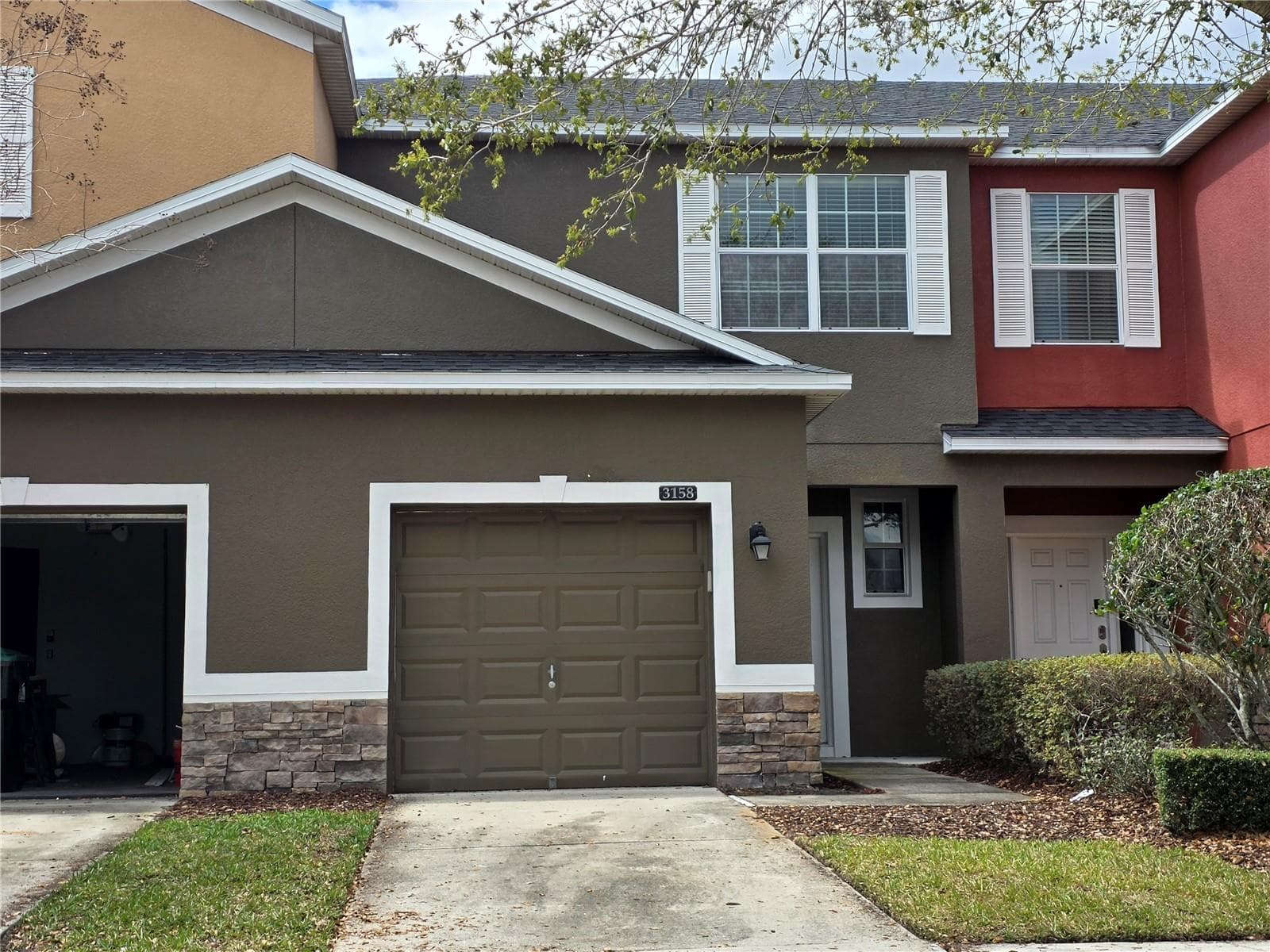 3158 RODRICK CIR