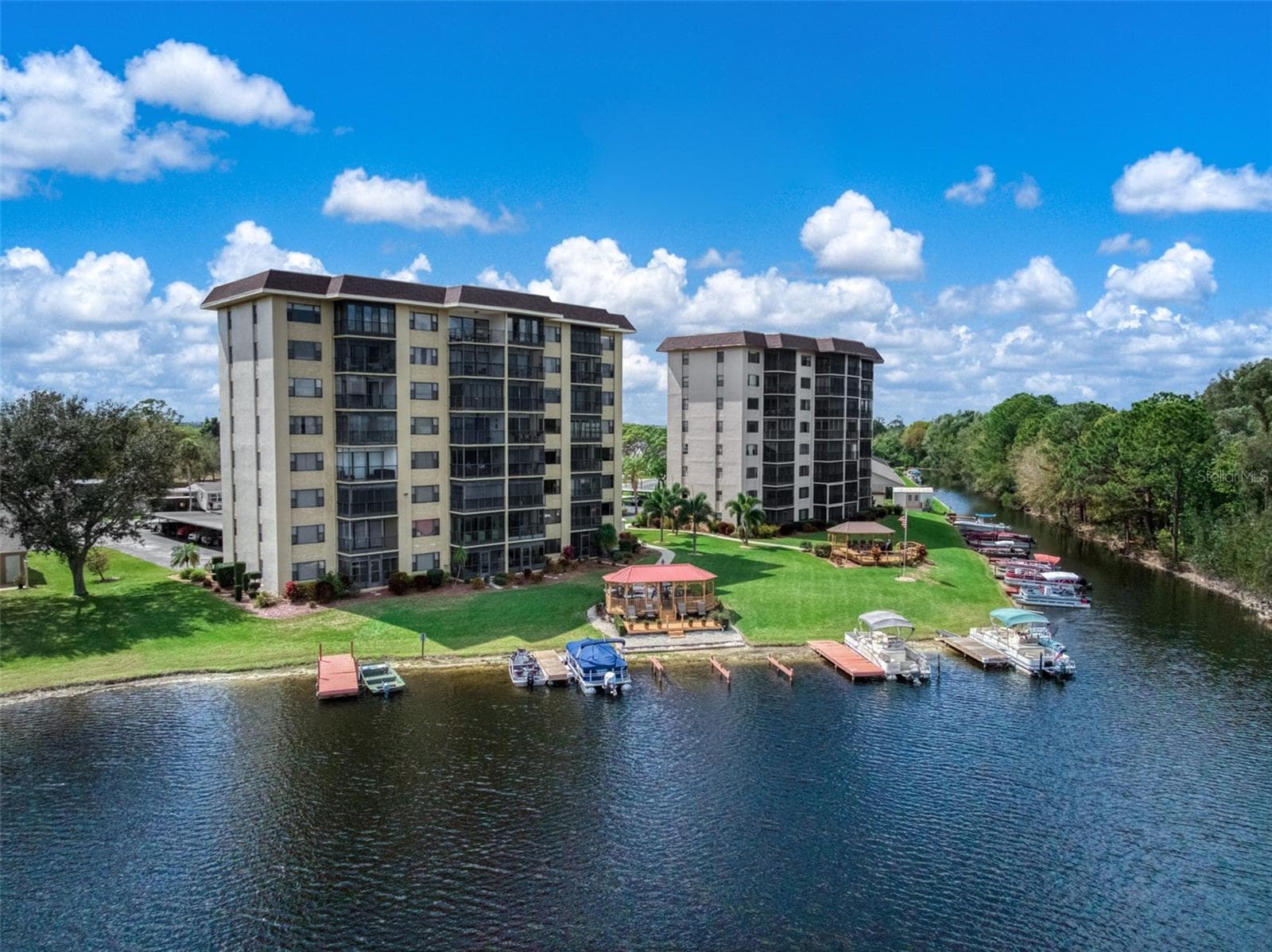 117 COUNTRY CLUB DR #204