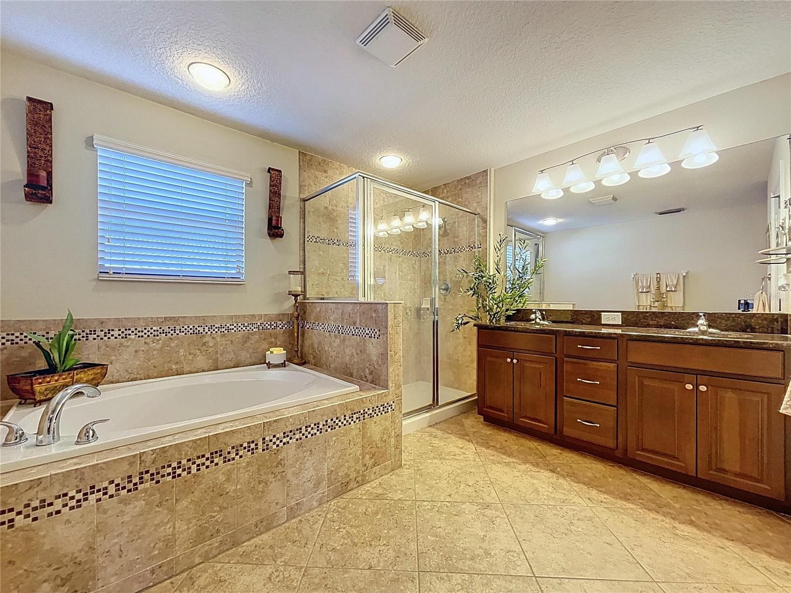 Single Family Residence at 15246 ANGUILLA ISLE AVE, TAMPA, photo 56 of 97