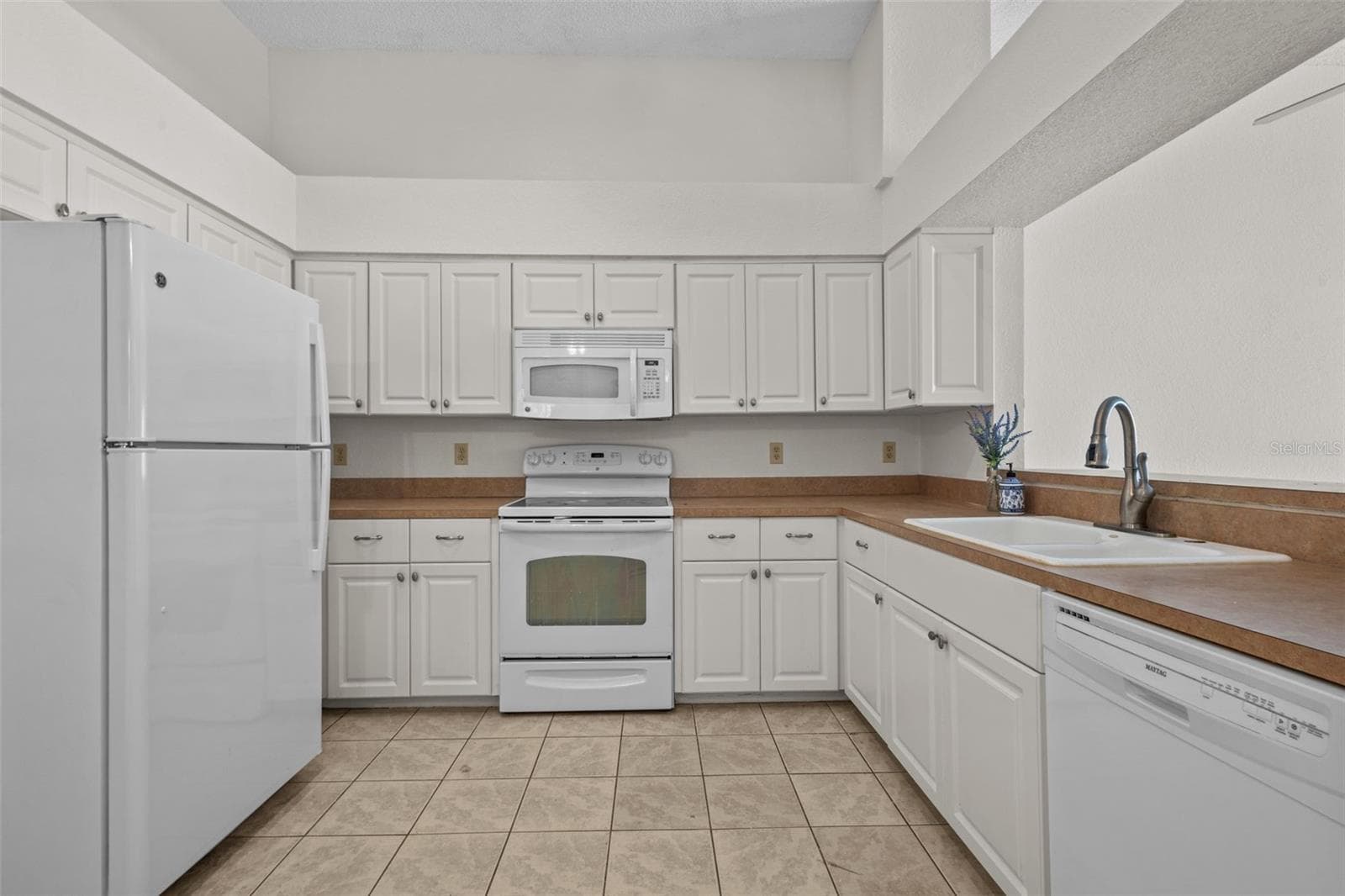 Condominium at 2014 GOLFVIEW DR #2014, TARPON SPRINGS, photo 8 of 34