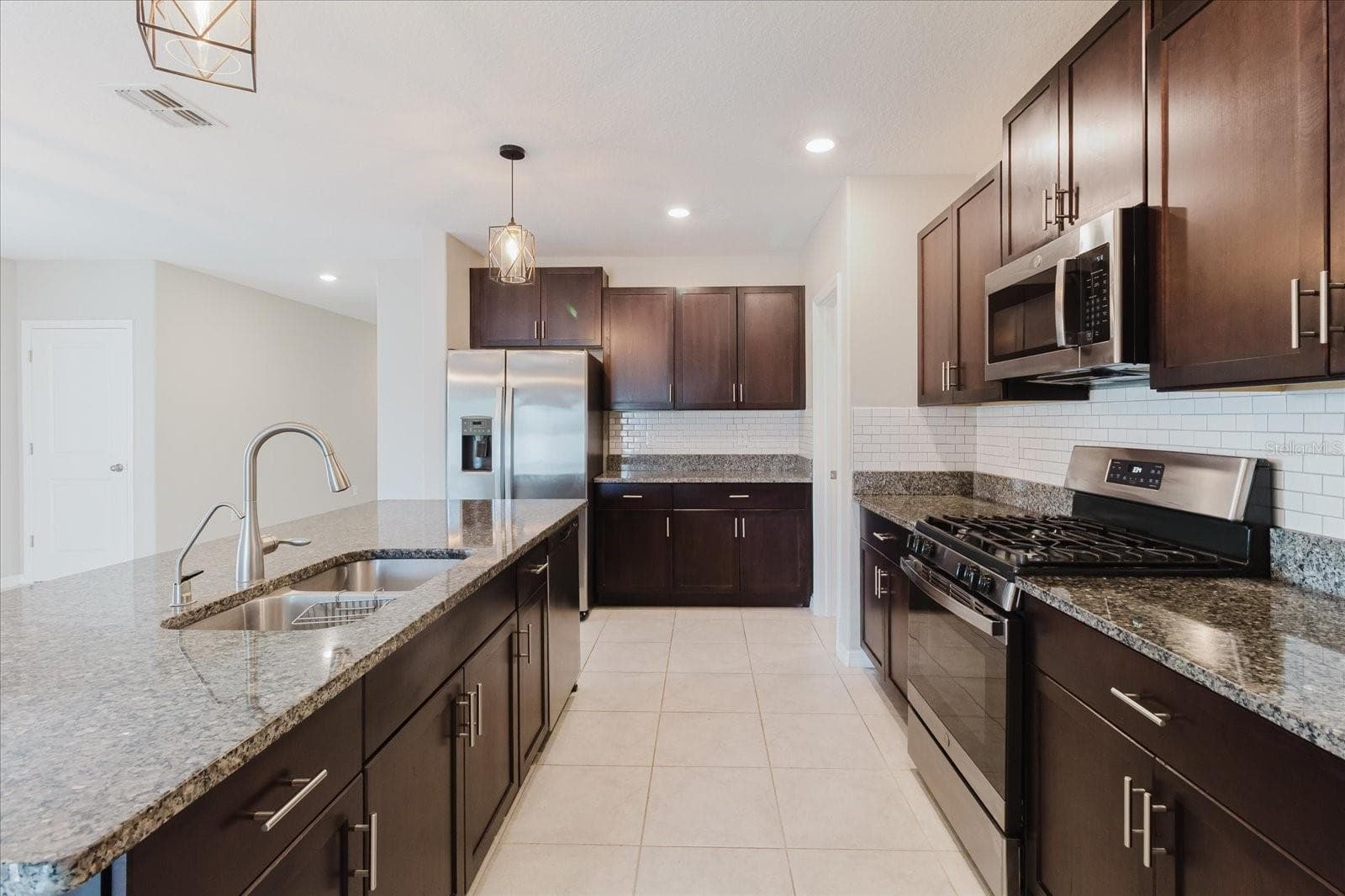 Single Family Residence at 9411 LEMON DROP LOOP, SUN CITY CENTER, photo 12 of 41