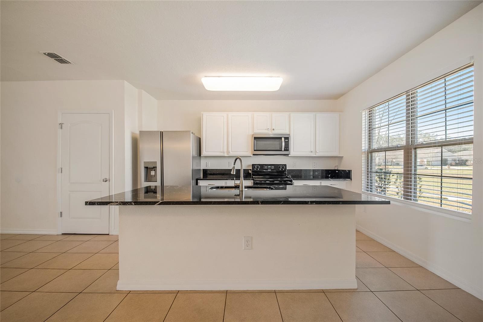 Townhouse at 1404 DUSTY STONE LN, KISSIMMEE, photo 6 of 44