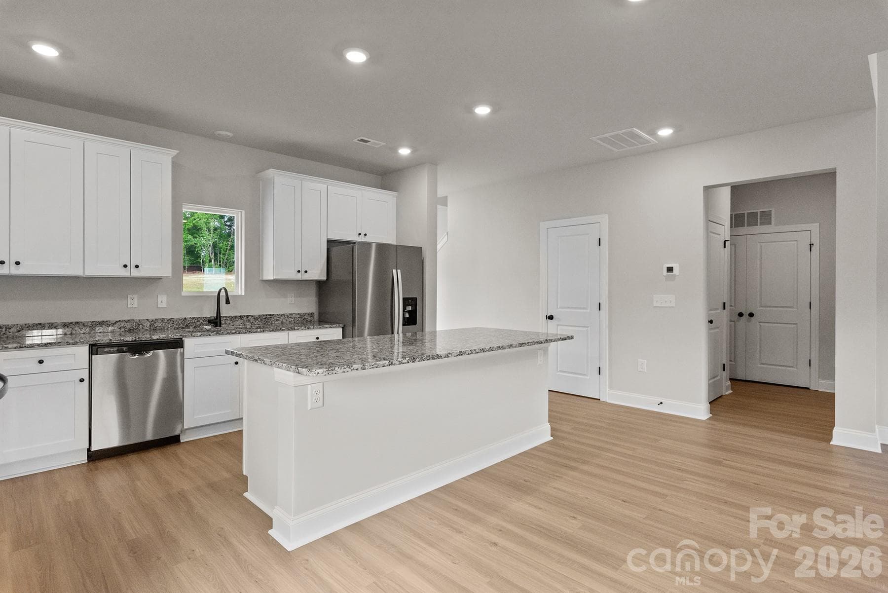 Single Family Residence at 6626 Fairford Drive, Charlotte, photo 4 of 12