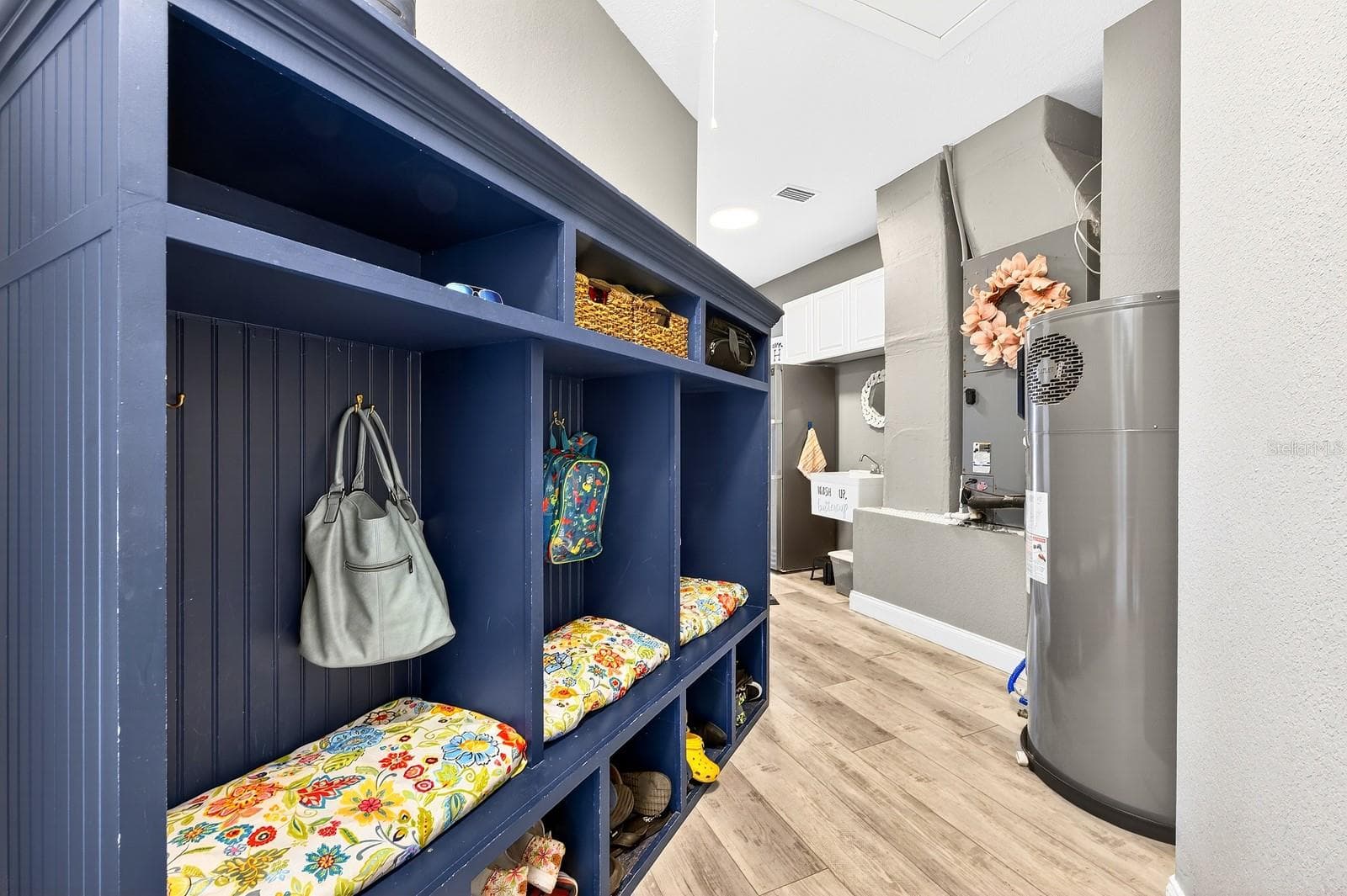 Mud Room/Laundry Room. - 27324 GRAND OAK LN, TAVARES