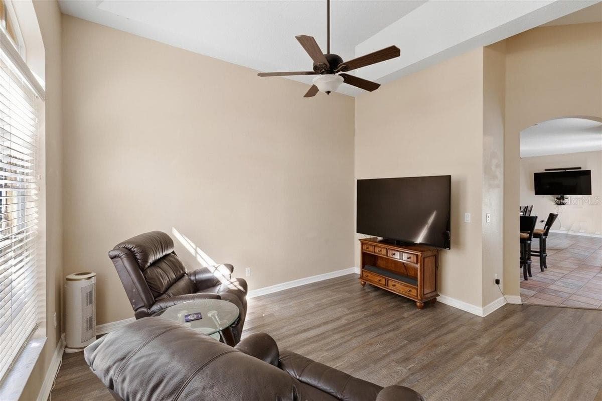 Living room - 7909 FERNLEAF DR, ORLANDO