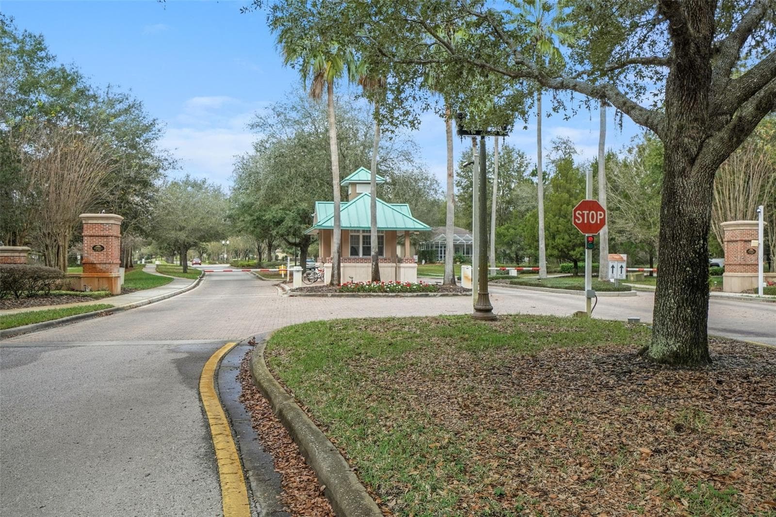 Gated entrance - 17807 GARSALASO CIR, BROOKSVILLE