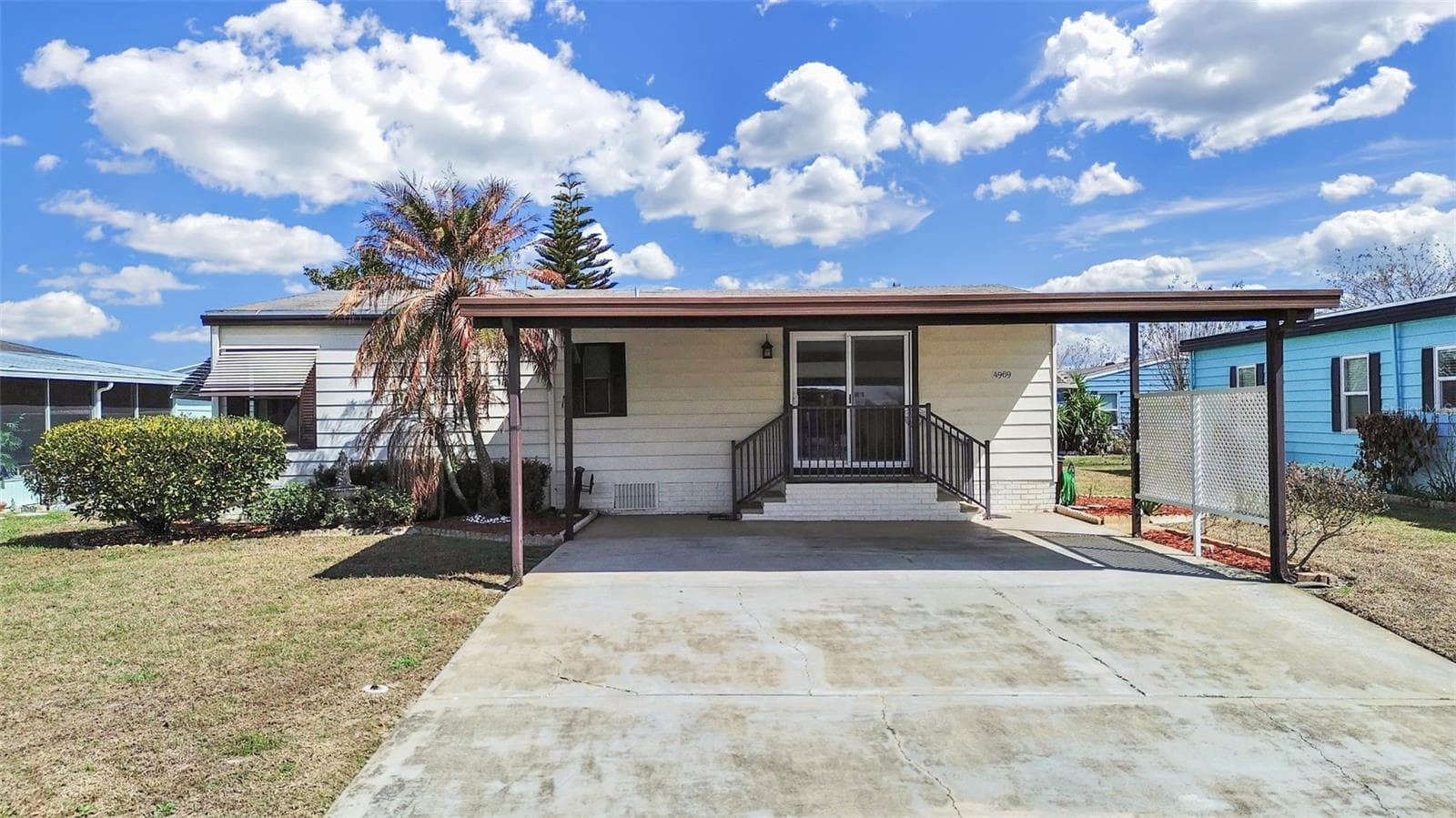 Manufactured Home at 4969 DEERWOOD DR, LAKELAND, photo 3 of 35