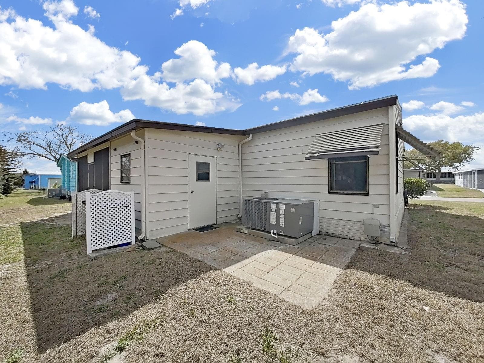 Manufactured Home at 4969 DEERWOOD DR, LAKELAND, photo 8 of 35