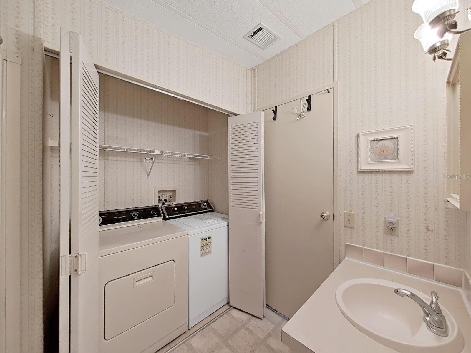 Manufactured Home at 4969 DEERWOOD DR, LAKELAND, photo 24 of 35