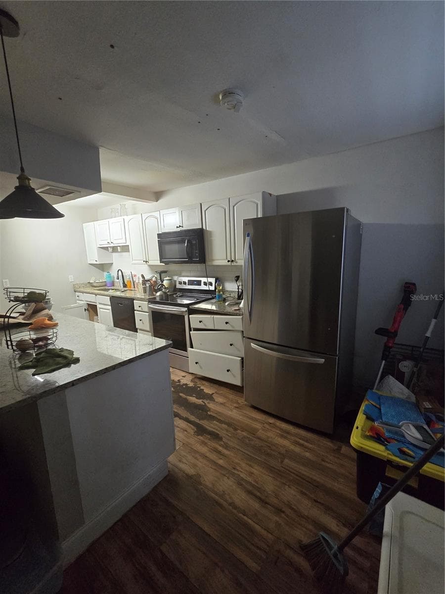 Single Family Residence at 421 1ST ST, ORLANDO, photo 5 of 16
