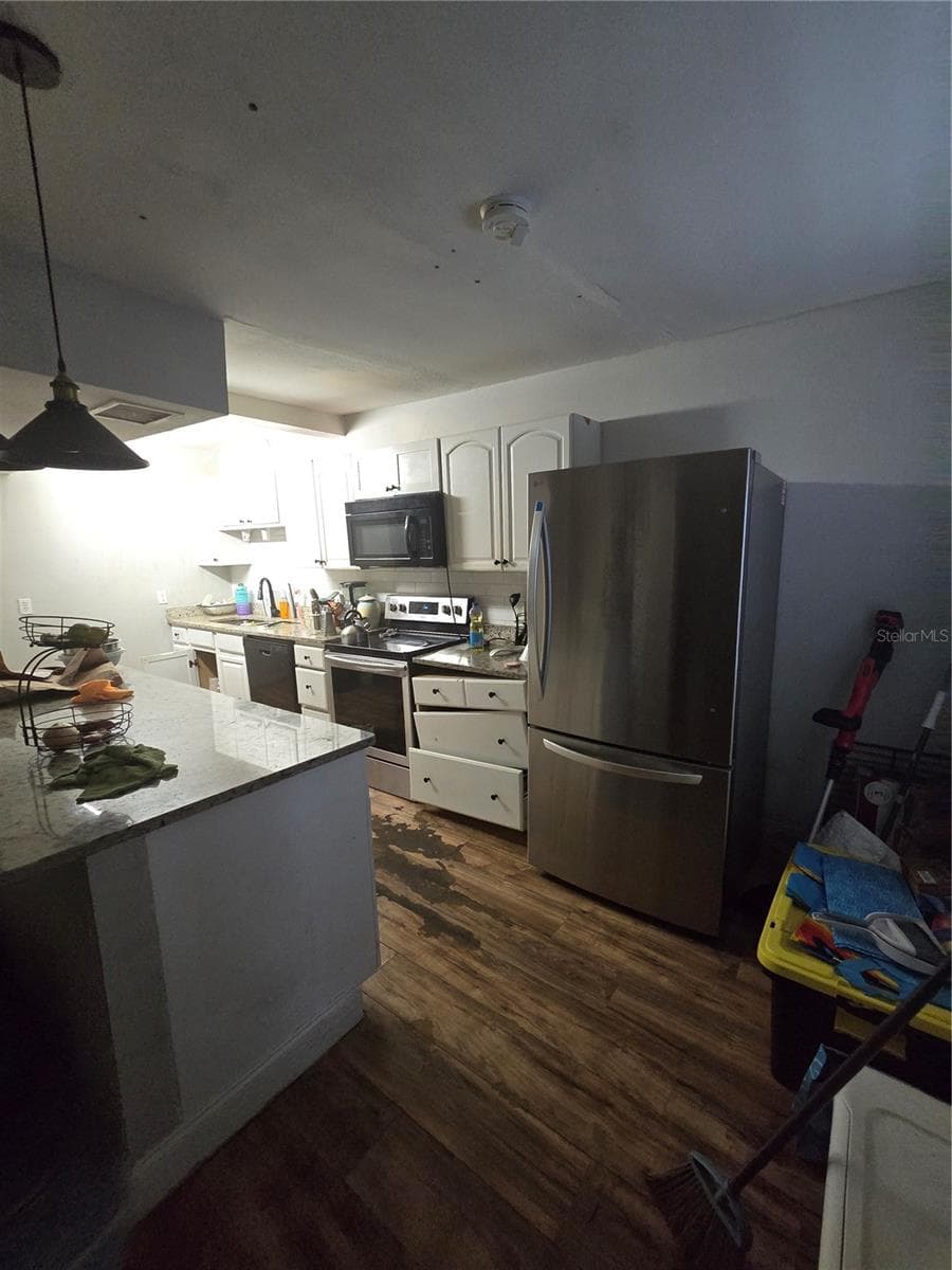 Single Family Residence at 421 1ST ST, ORLANDO, photo 7 of 16