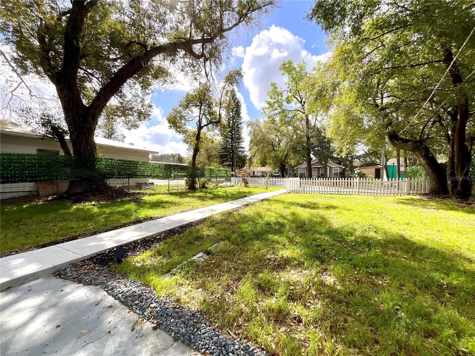 Front Yard - 2102 E CARACAS ST, TAMPA