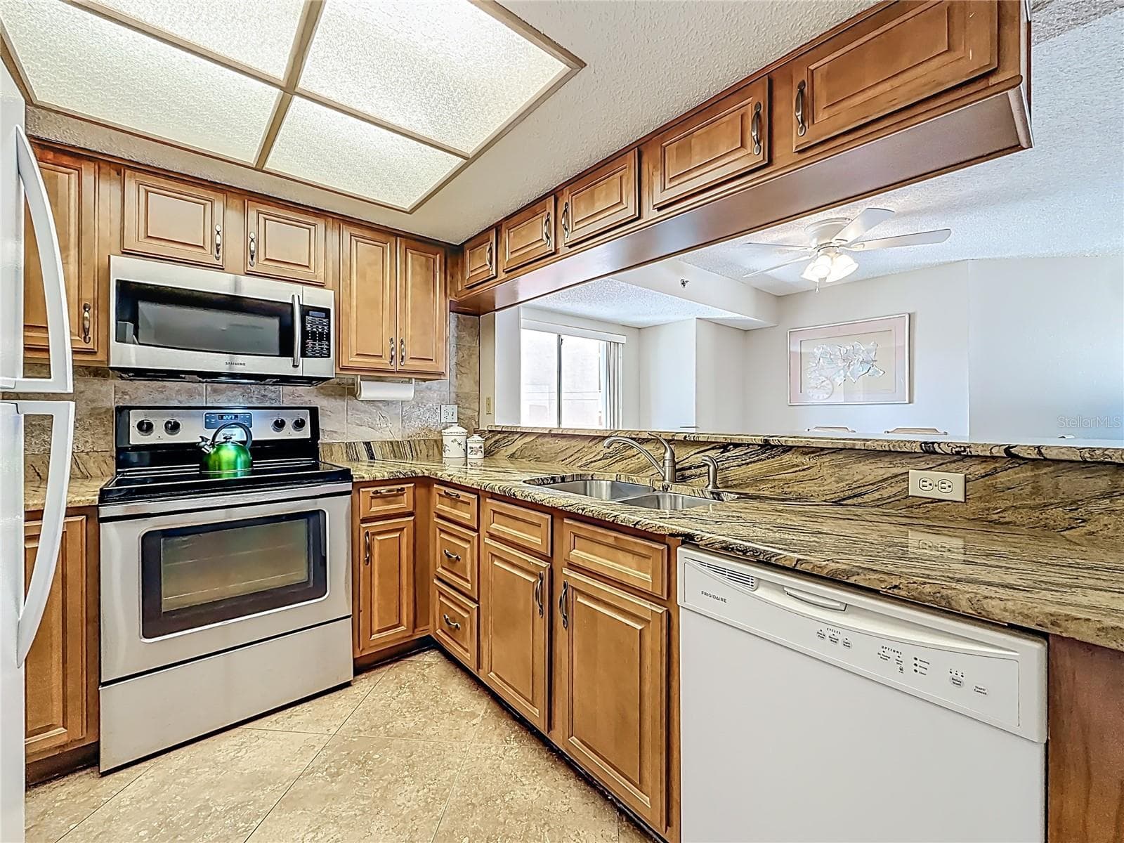 Kitchen - 18450 GULF BLVD #401, INDIAN SHORES