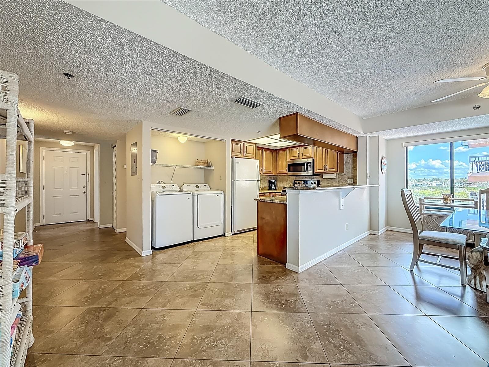 Kitchen/Dining View - 18450 GULF BLVD #401, INDIAN SHORES