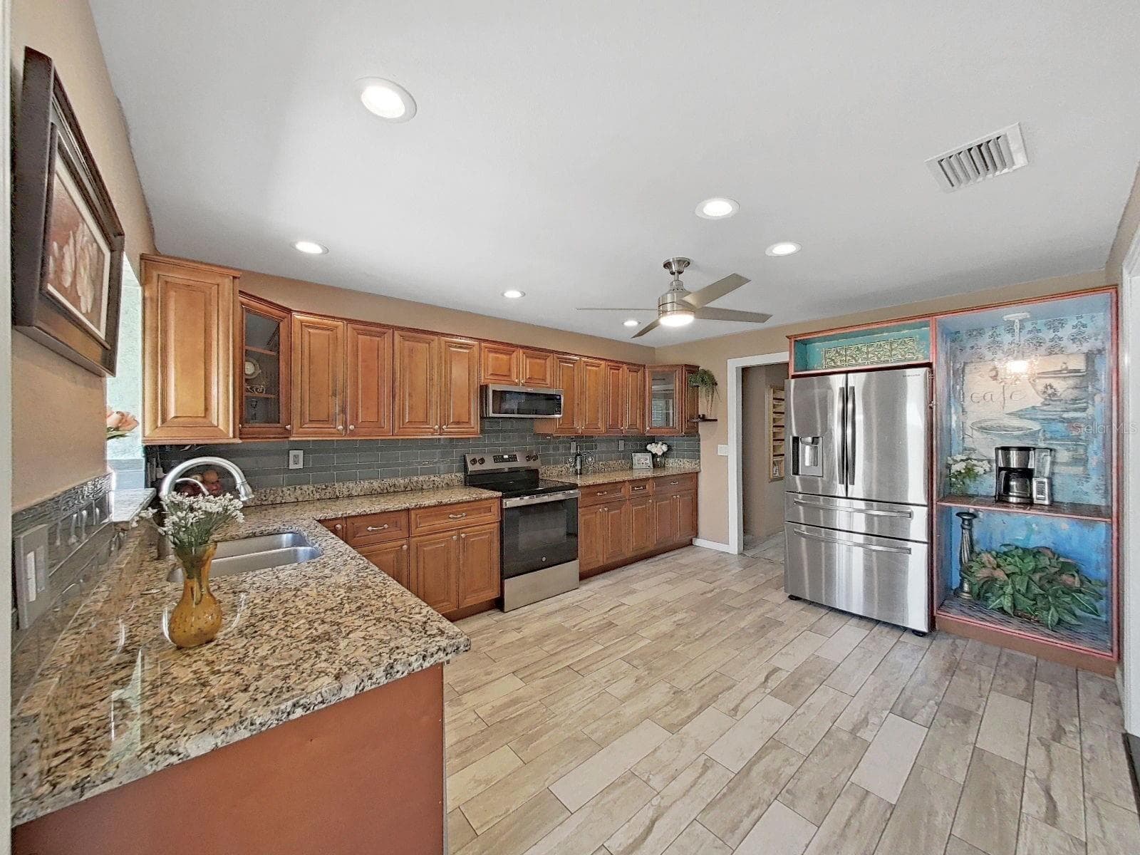 Single Family Residence at 438 LAFAYETTE BLVD, OLDSMAR, photo 13 of 67