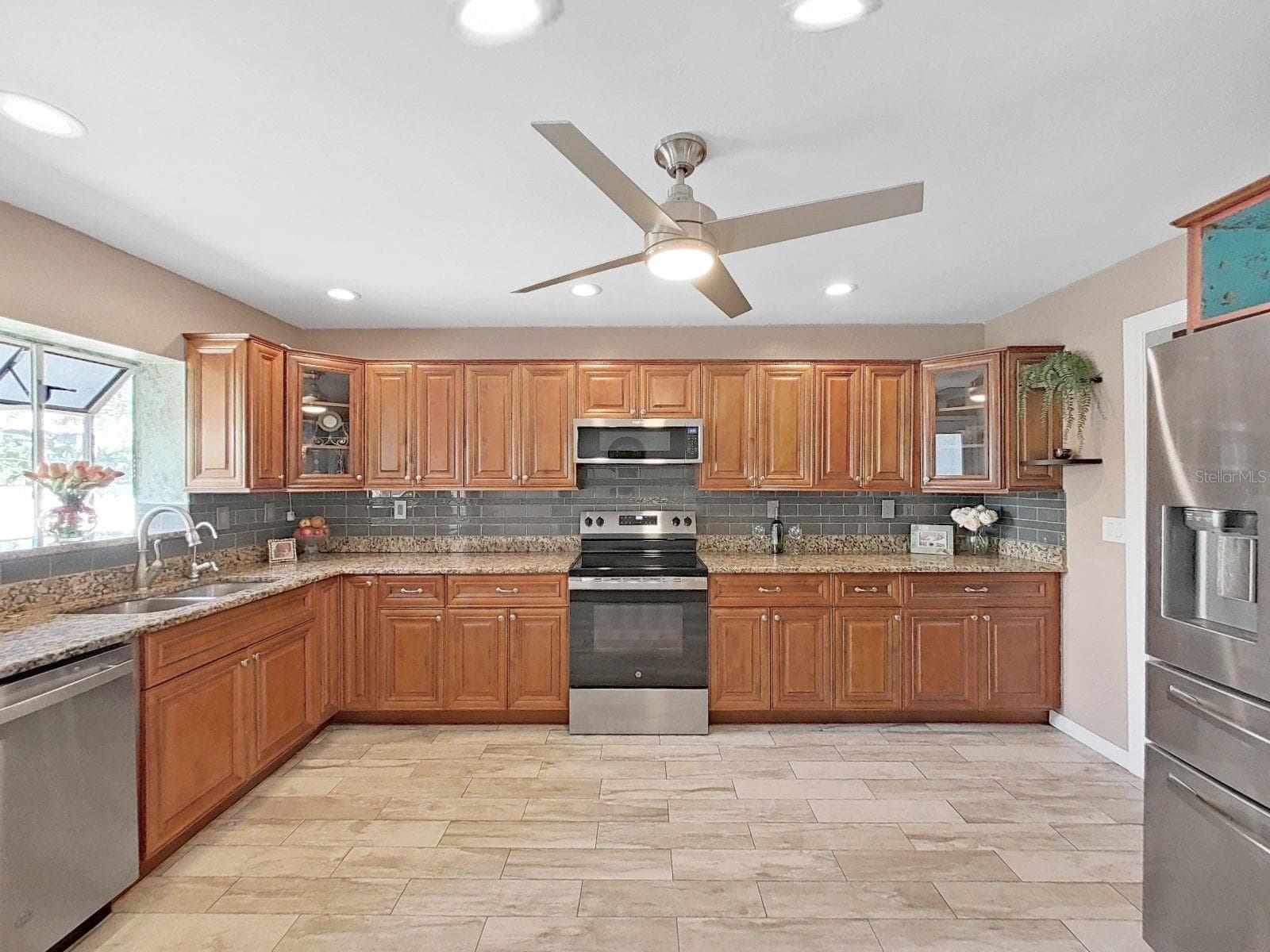 Single Family Residence at 438 LAFAYETTE BLVD, OLDSMAR, photo 14 of 67
