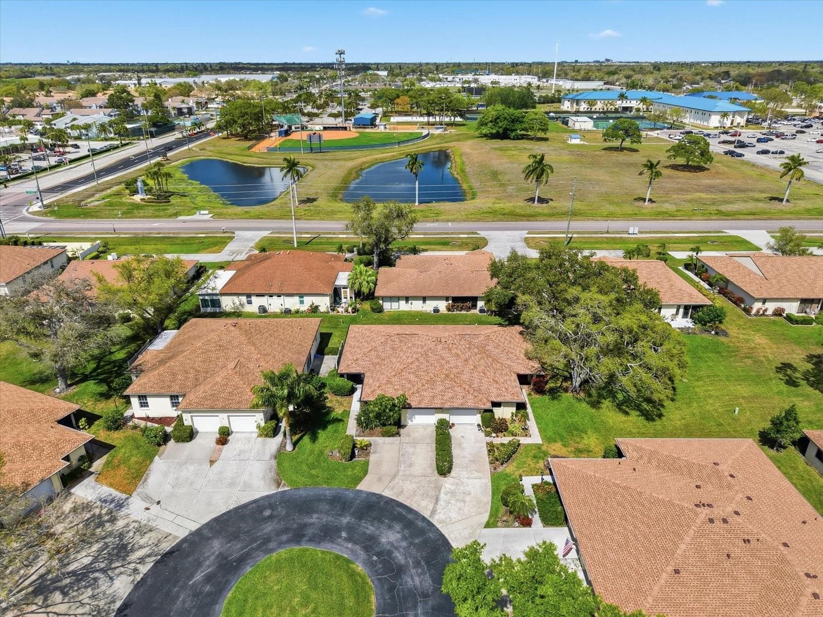 Villa w/extra-wide drive. - 6108 PENNY LN, BRADENTON
