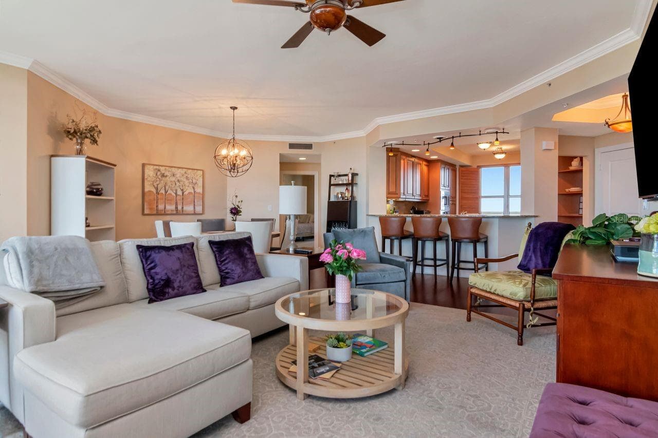 Family/Living Room - 5823 BOWEN DANIEL DR #604, TAMPA
