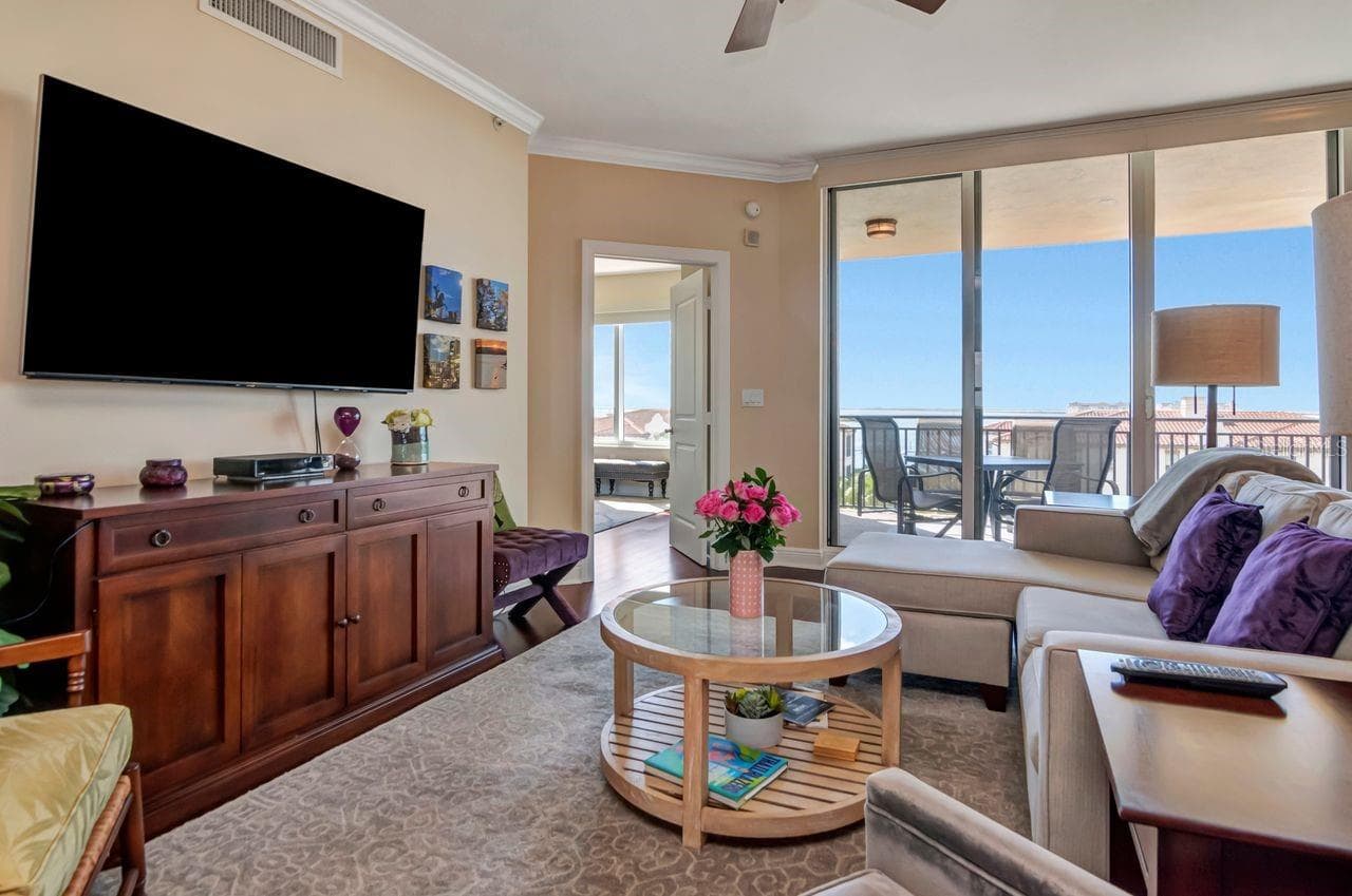 Family/Living Room - 5823 BOWEN DANIEL DR #604, TAMPA
