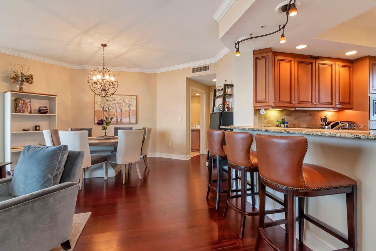 Family Room/Kitchen - 5823 BOWEN DANIEL DR #604, TAMPA