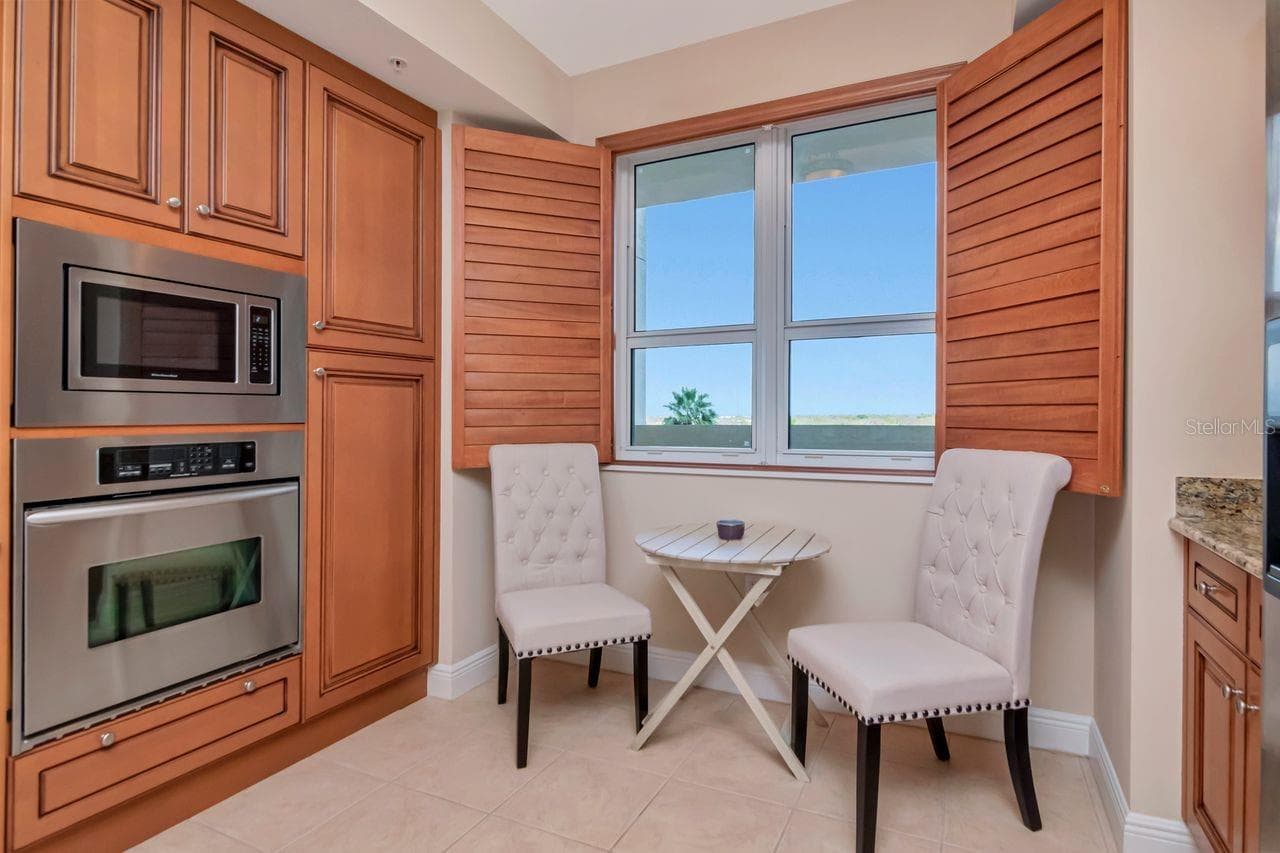 Kitchen Breakfast Nook - 5823 BOWEN DANIEL DR #604, TAMPA