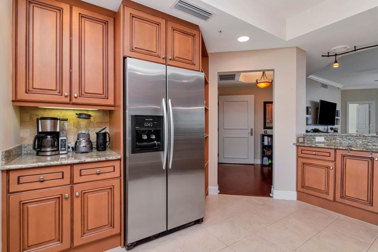 Kitchen - 5823 BOWEN DANIEL DR #604, TAMPA
