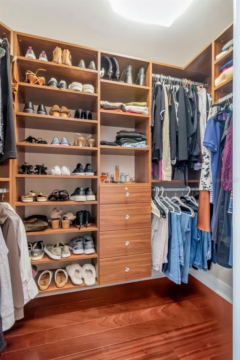 Custom Closets - 5823 BOWEN DANIEL DR #604, TAMPA