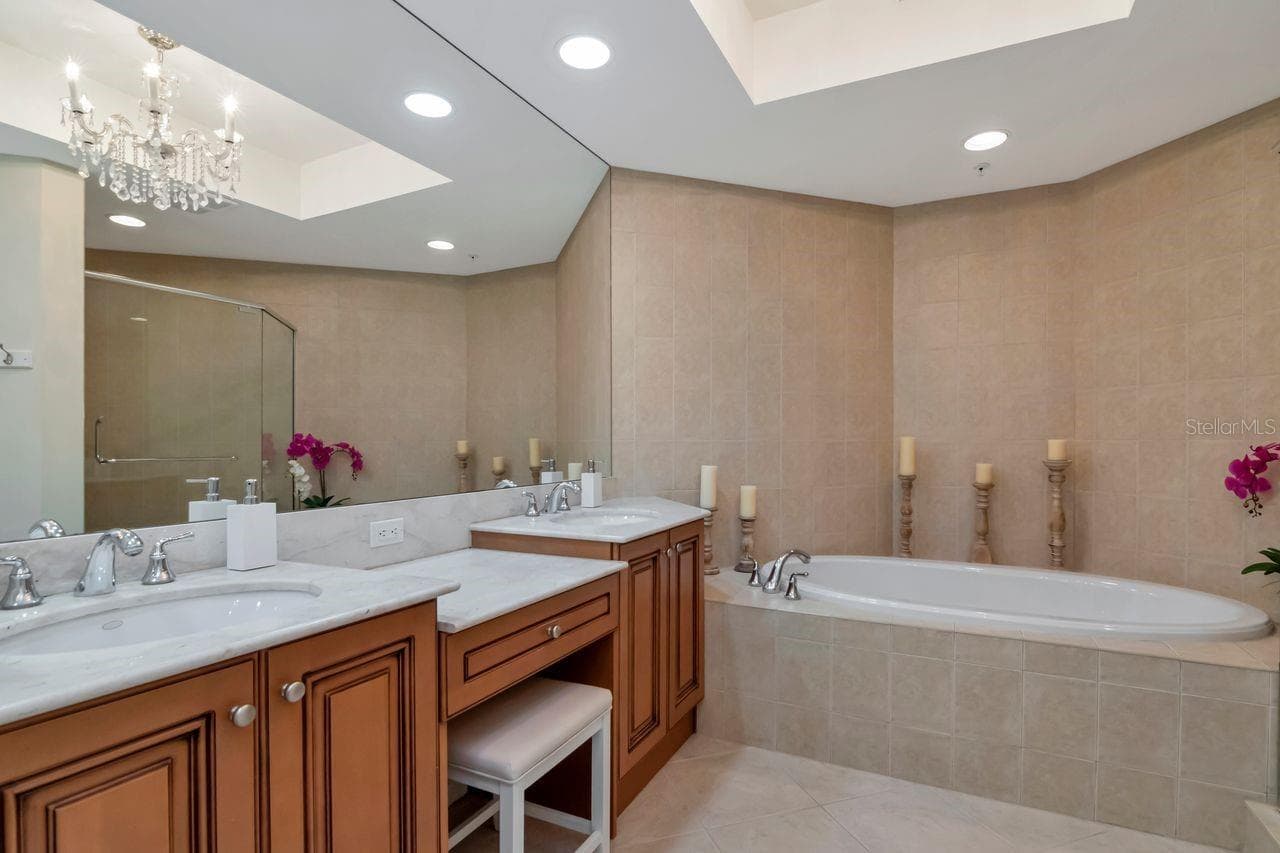 Primary Bath - 5823 BOWEN DANIEL DR #604, TAMPA