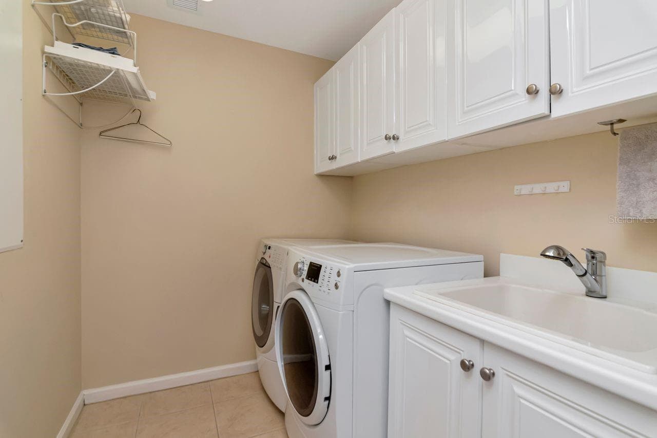 Laundry Room - 5823 BOWEN DANIEL DR #604, TAMPA