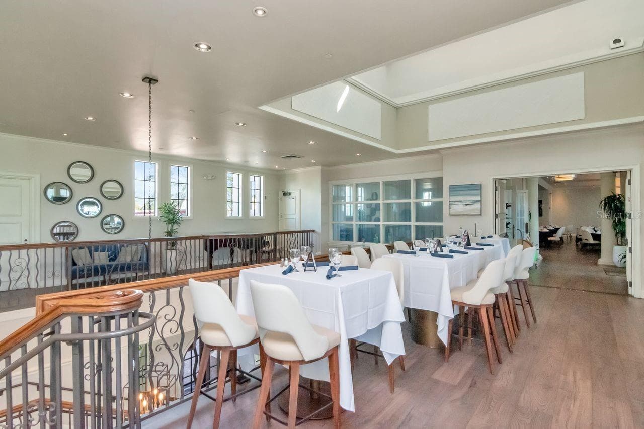 Bay Club Lounge - 5823 BOWEN DANIEL DR #604, TAMPA