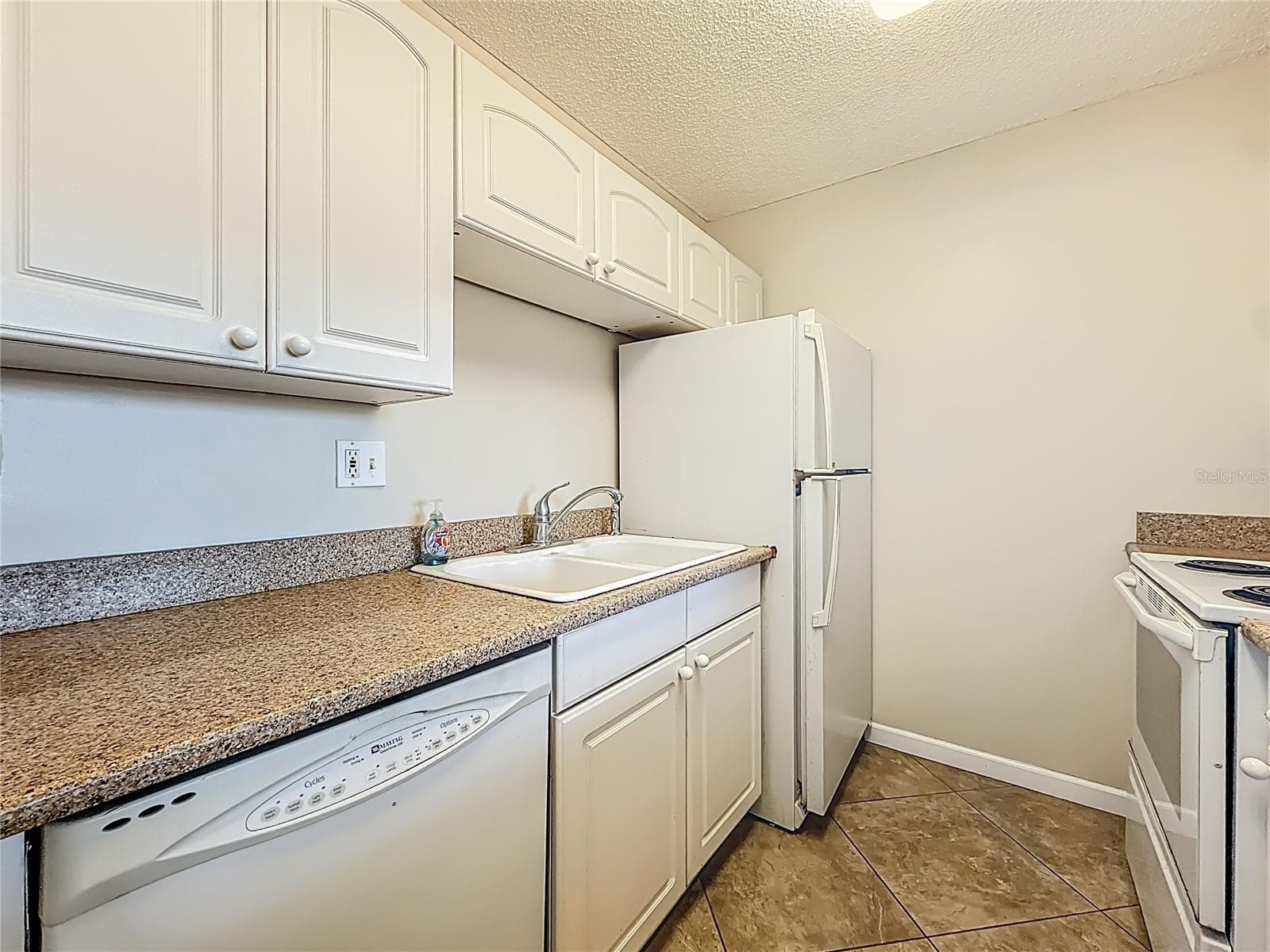 Kitchen - 7401 BAY ISLAND DR S #232, SOUTH PASADENA