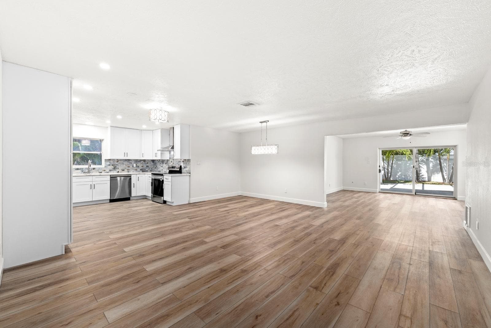 Lots of Space! - 4540 BAYSHORE BLVD NE, ST PETERSBURG