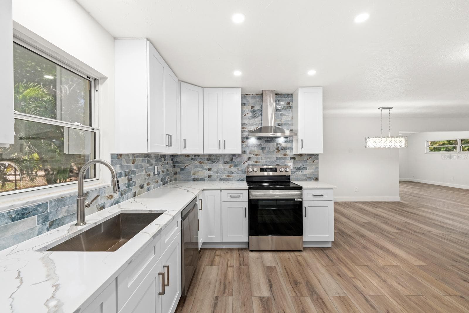 Single Family Residence at 4540 BAYSHORE BLVD NE, ST PETERSBURG, photo 10 of 34