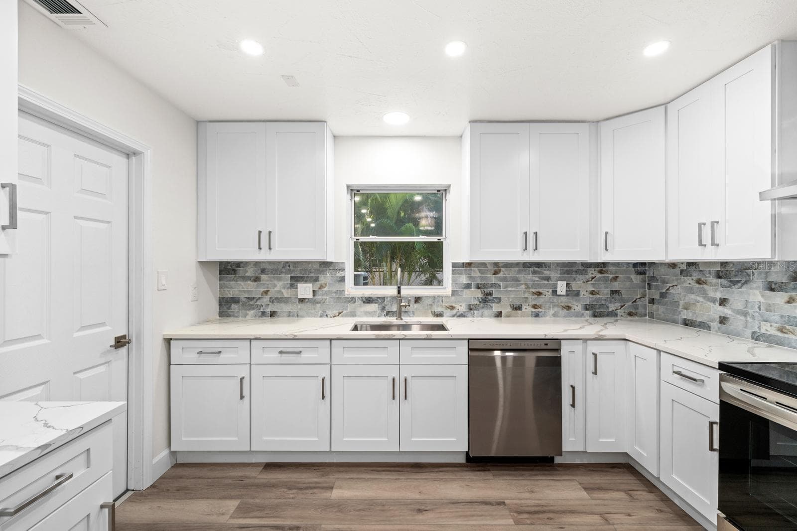 Single Family Residence at 4540 BAYSHORE BLVD NE, ST PETERSBURG, photo 11 of 34