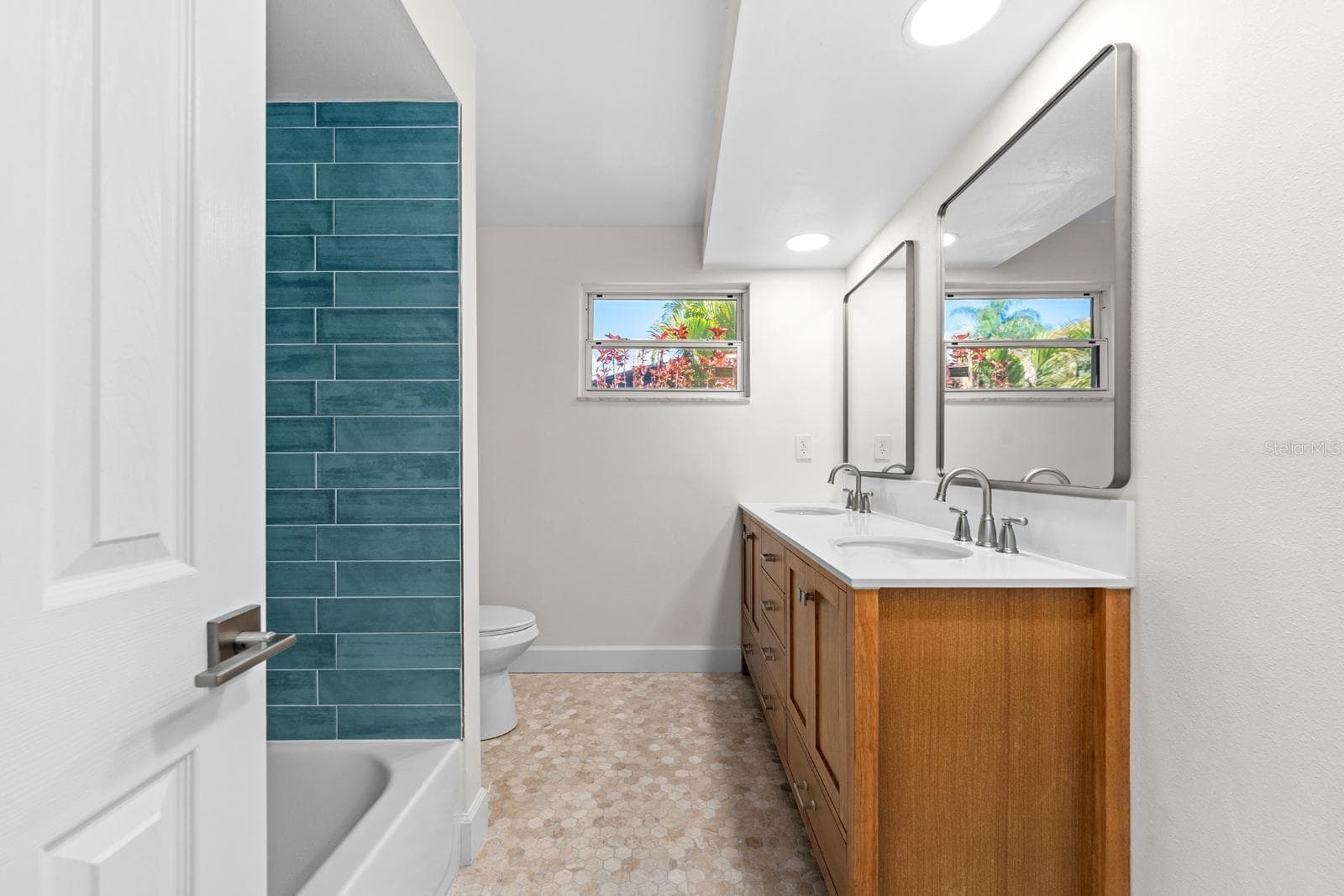 Single Family Residence at 4540 BAYSHORE BLVD NE, ST PETERSBURG, photo 21 of 34