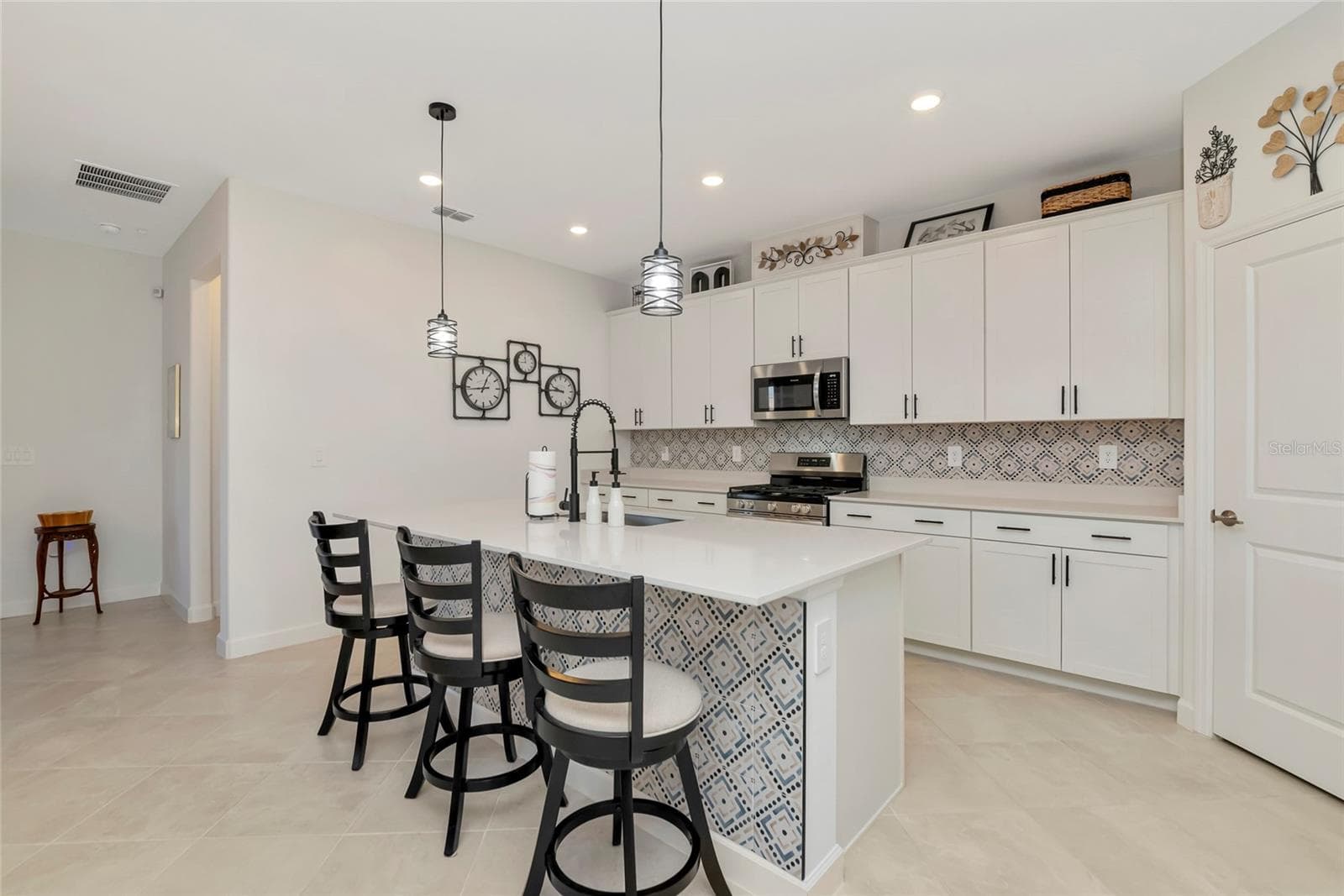 Single Family Residence at 15135 OXFORD GREY DR, BRADENTON, photo 19 of 65