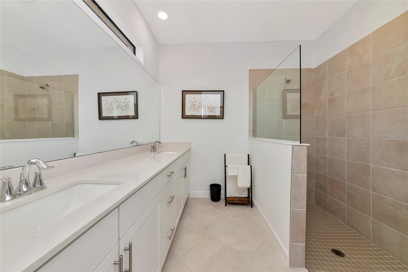 Master Bath - 15135 OXFORD GREY DR, BRADENTON