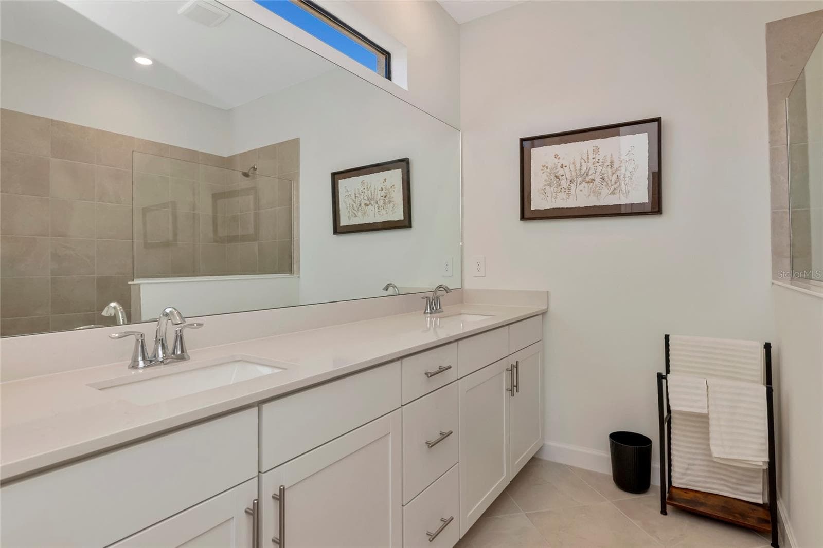 Double Sinks - 15135 OXFORD GREY DR, BRADENTON