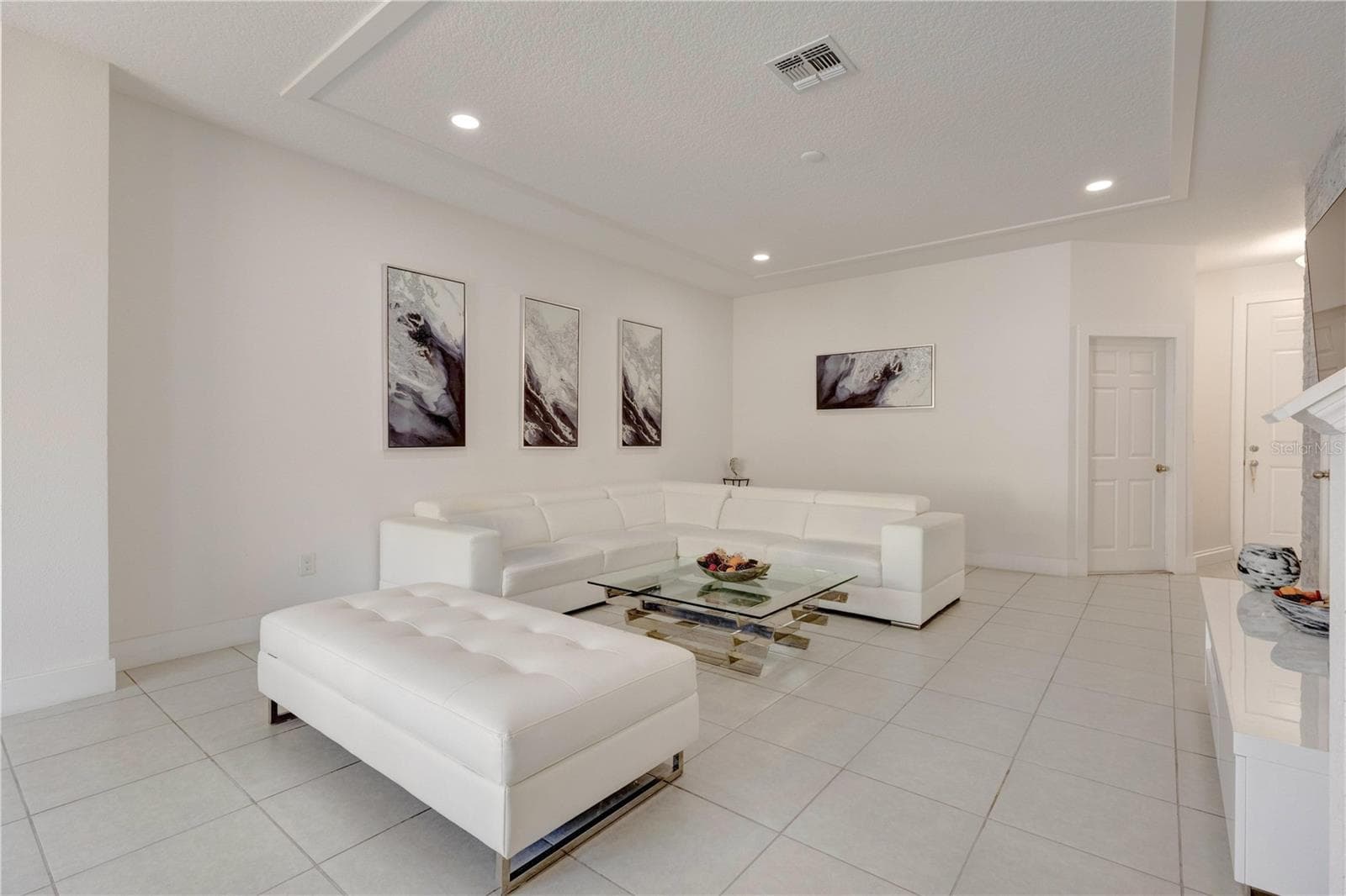 Townhouse at 2403 SEDGE GRASS WAY, ORLANDO, photo 7 of 28