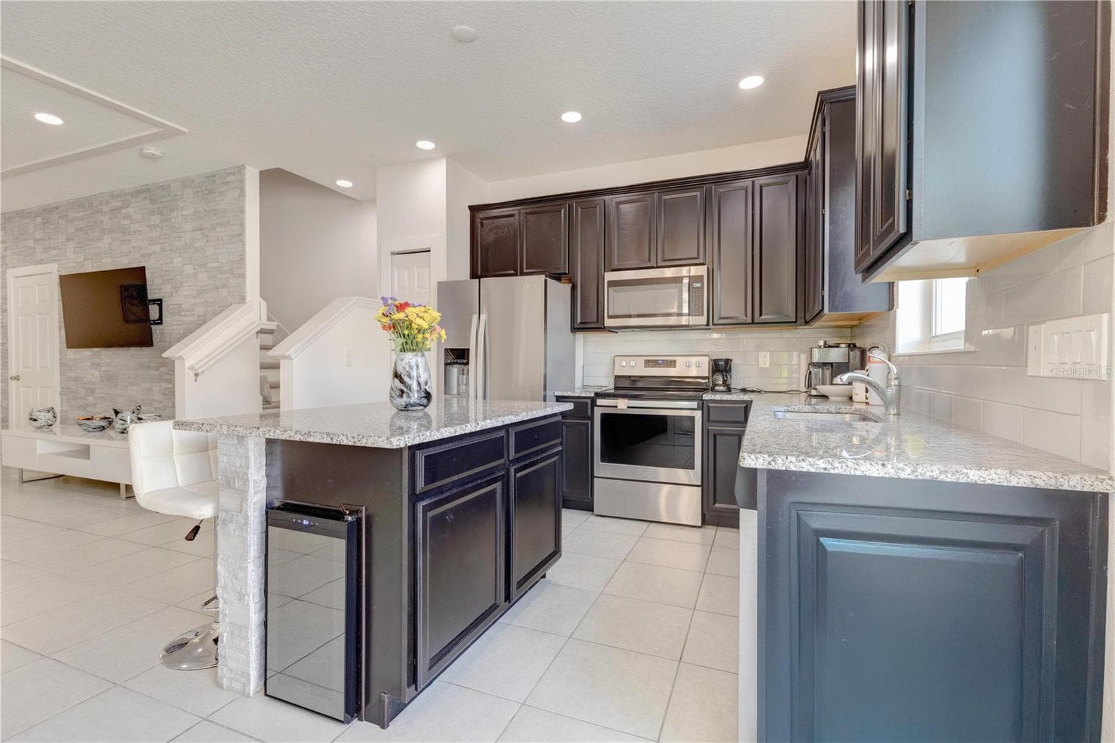 Townhouse at 2403 SEDGE GRASS WAY, ORLANDO, photo 10 of 28