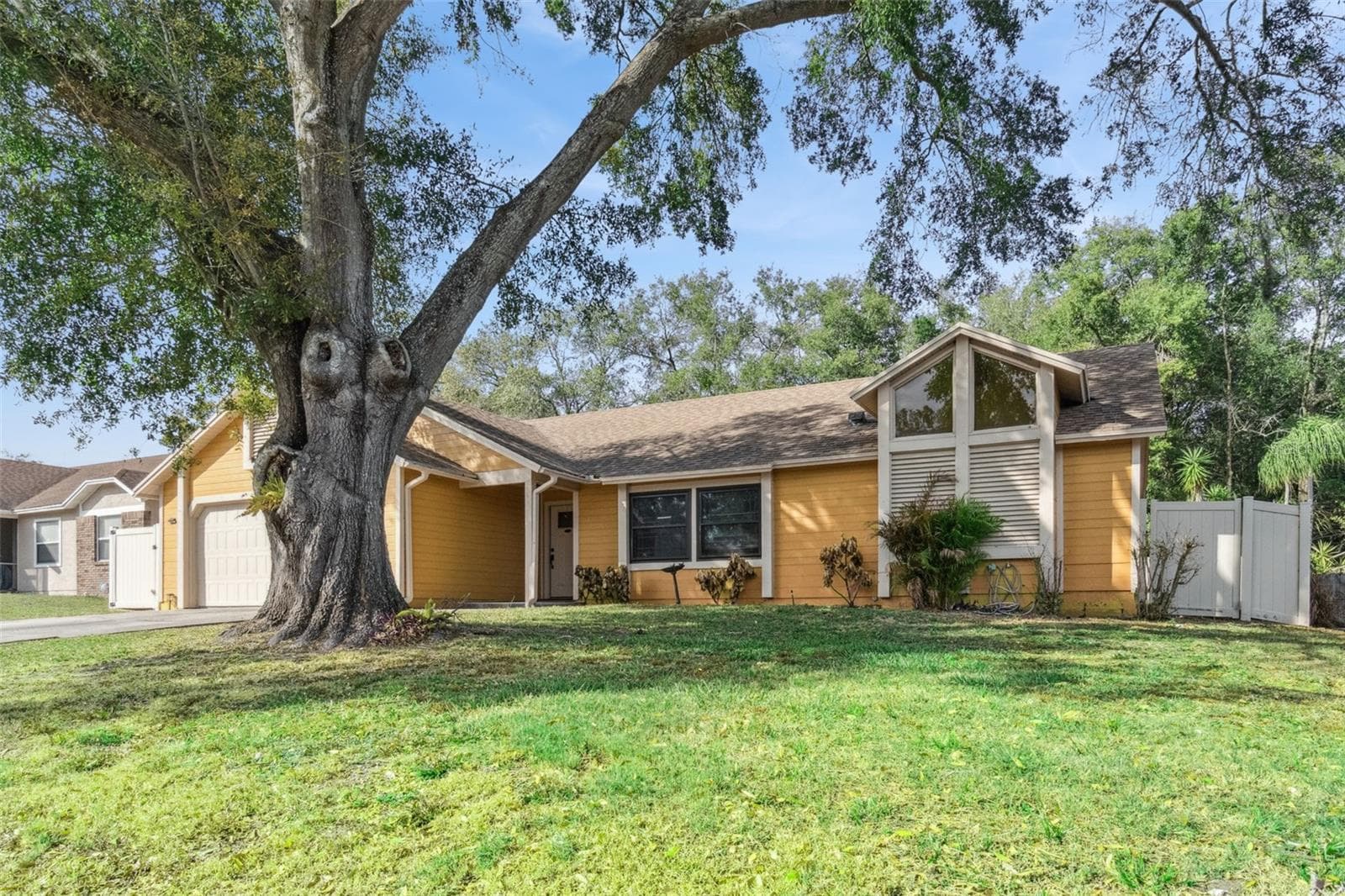Single Family Residence at 6815 CRESCENT RIDGE RD, ORLANDO, photo 2 of 43